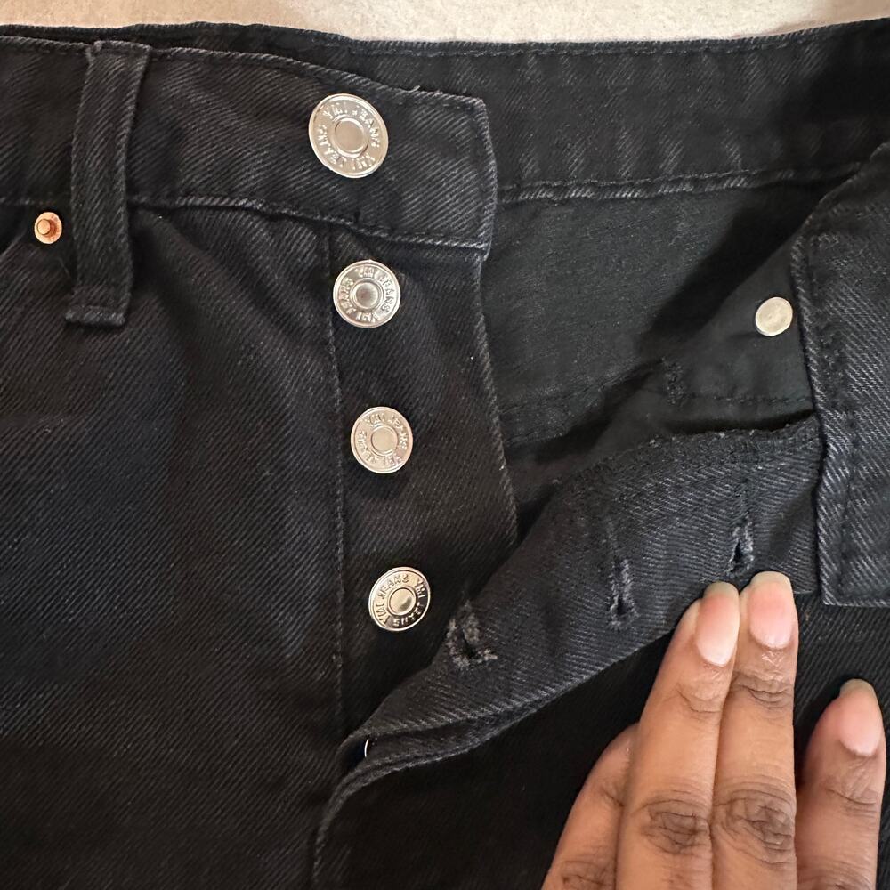 YMI 80's Mom Fit Black High Rise Distressed Denim Short Shorts Size 26 - Picture 4 of 5